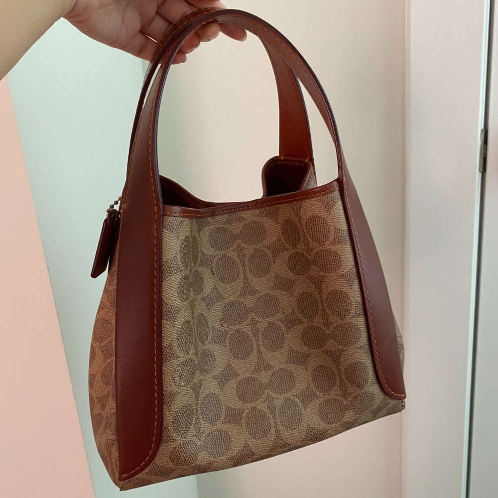 Coach Hadley Hobo 21 In Signature Canvas Tan